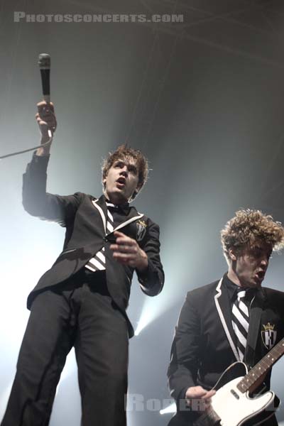 THE HIVES - 2008-04-20 - PARIS - Zenith - Per Almqvist - Niklas Almqvist